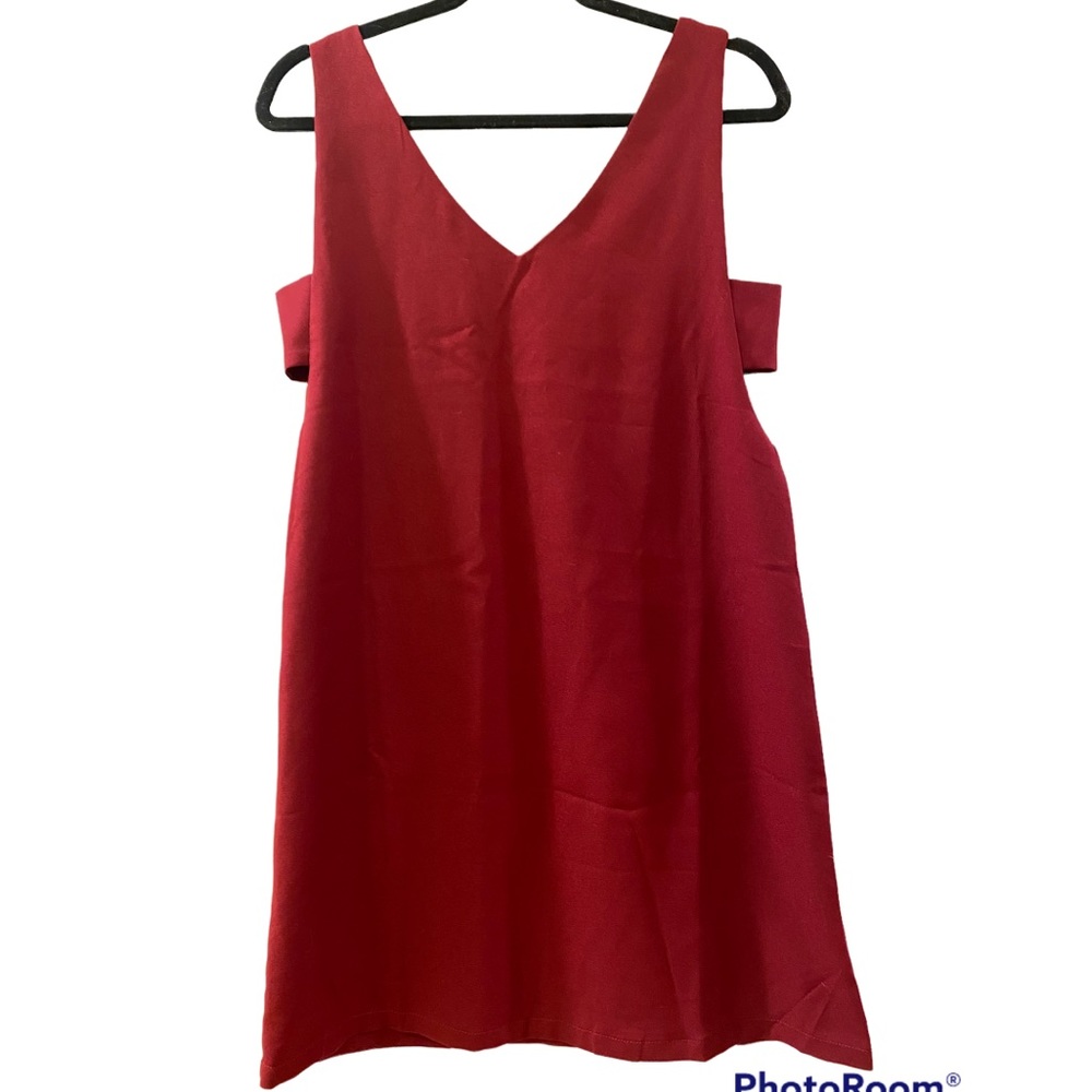 maroon mini dress.